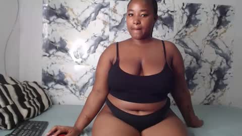 Snapshot of juicyjasminx chatting on May 6, 7:24 am juicyjasminx online show from May 6, 7:24 am