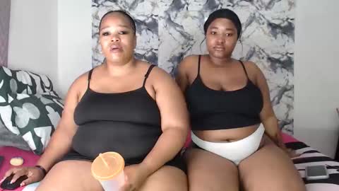 Snapshot of juicyjasminx chatting on May 17, 11:12 pm juicyjasminx online show from May 17, 11:12 pm