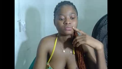 juicynpinkx online show from March 22, 11:19 pm