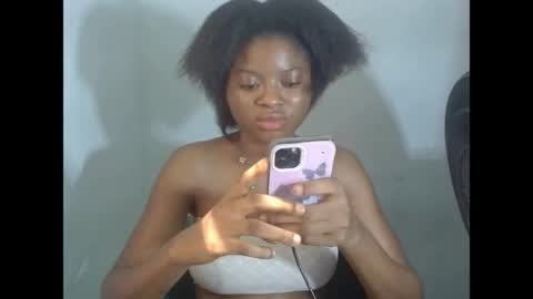 juicynpinkx online show from April 14, 9:26 am