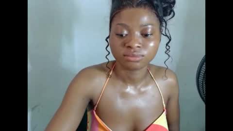 juicynpinkx online show from April 18, 8:29 am