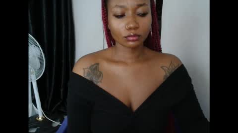 juicyxpink online show from November 3, 11:48 pm