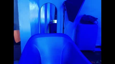 juicyxpink online show from December 14, 1:38 pm