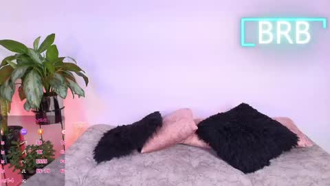 Jules and Gia online show from April 18, 12:53 pm