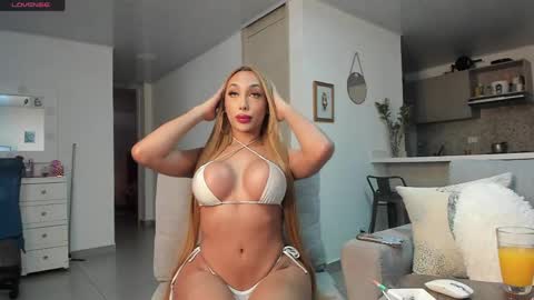 Snapshot of julessy_bonny chatting on May 8, 4:56 pm julessy online show from May 8, 4:56 pm