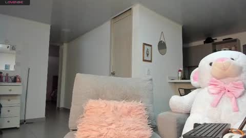 julessy online show from July 7, 3:05 pm