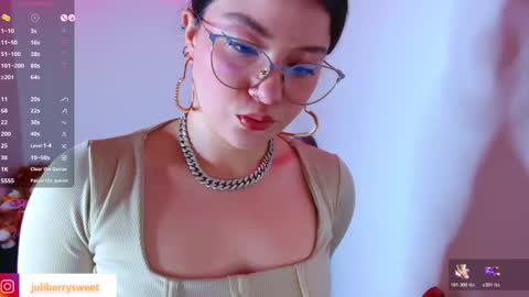 Juliana online show from November 18, 1:11 am