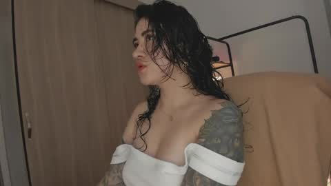 Juli Modelo Independiente online show from April 17, 3:15 pm