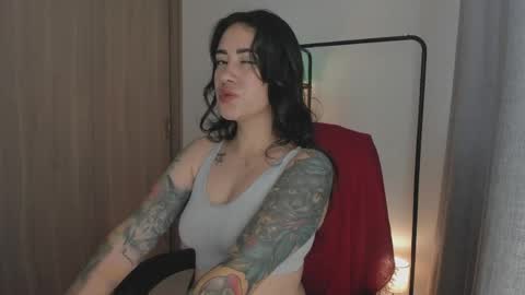 Snapshot of juli_hairy chatting on May 5, 6:27 pm Juli Modelo Independiente online show from May 5, 6:27 pm