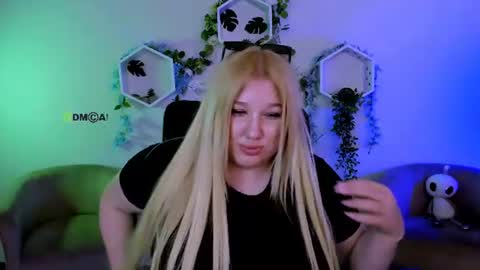 Snapshot of juli_kisss chatting on July 1, 11:04 pm juli kisss online show from July 1, 11:04 pm