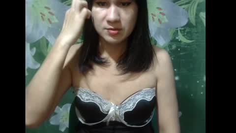 Snapshot of julia111987 chatting on May 16, 5:23 pm JULIA online show from May 16, 5:23 pm