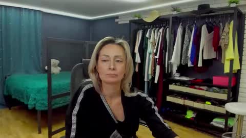 julia__cherry_ online show from December 14, 3:28 pm