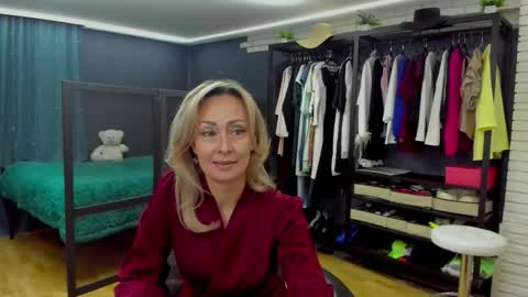 julia__cherry_ online show from December 19, 2:35 pm