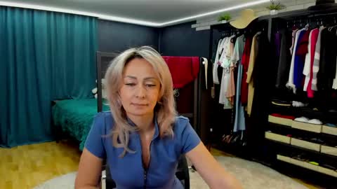 Snapshot of julia__cherry_ chatting on April 22, 3:13 pm julia__cherry_ online show from April 22, 3:13 pm