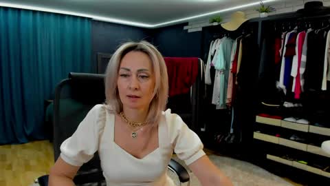Snapshot of julia__cherry_ chatting on April 24, 2:41 pm julia__cherry_ online show from April 24, 2:41 pm
