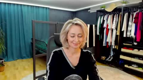 Snapshot of julia__cherry_ chatting on May 14, 2:02 pm julia__cherry_ online show from May 14, 2:02 pm