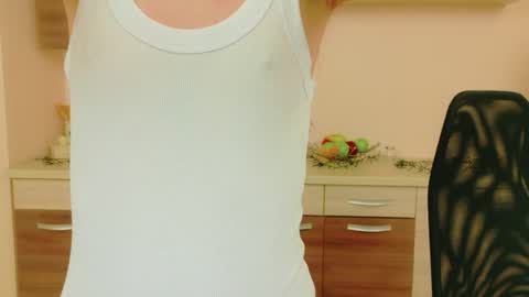 JuliaJae online show from April 18, 7:01 am