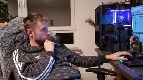 julia_official online show from January 18, 8:56 pm