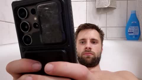 julia_official online show from February 11, 9:20 pm