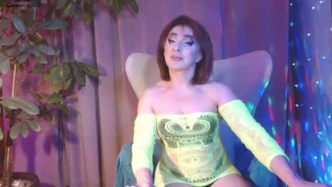 Snapshot of julia_renard chatting on October 19, 3:45 pm Julia online show from October 19, 3:45 pm