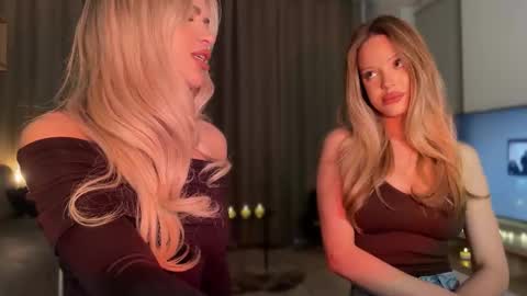 Julia R Le online show from October 21, 10:43 pm