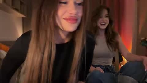Snapshot of julia_rle chatting on June 12, 9:03 pm Julia R Le online show from June 12, 9:03 pm