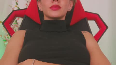 Snapshot of julia_roberts420 chatting on December 22, 6:28 am Julia Schedule 10 pm to 4 am GTM-5 online show from December 22, 6:28 am