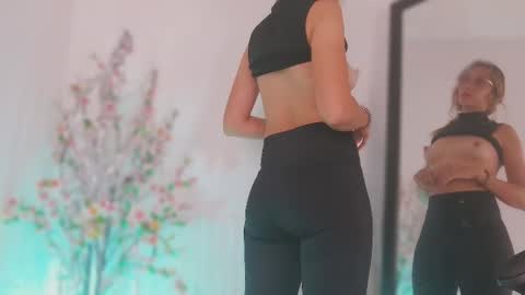 Snapshot of julia_roberts420 chatting on March 10, 7:07 pm Julia Schedule 10 pm to 4 am GTM-5 online show from March 10, 7:07 pm