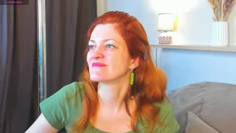 julia_suny online show from May 19, 1:56 am