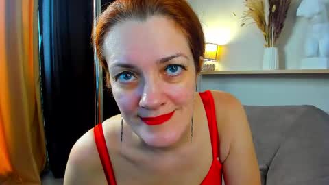 julia_suny online show from June 5, 6:52 am