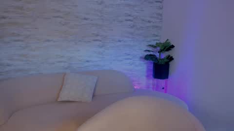 Julia Belle online show from September 25, 1:04 pm