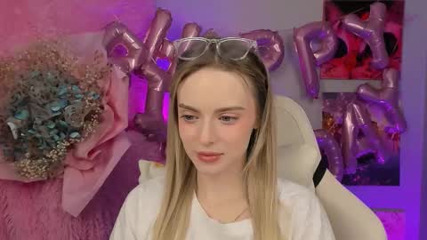 Julia online show from September 18, 2:19 pm