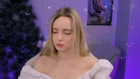 Snapshot of juliabrewwer chatting on February 9, 1:48 pm Julia online show from February 9, 1:48 pm