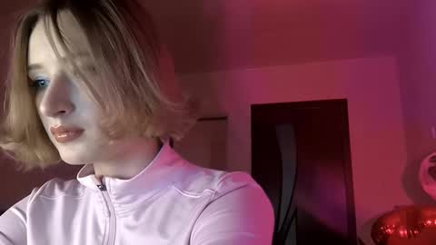 Snapshot of juliahupman chatting on February 15, 5:09 pm Kate online show from February 15, 5:09 pm