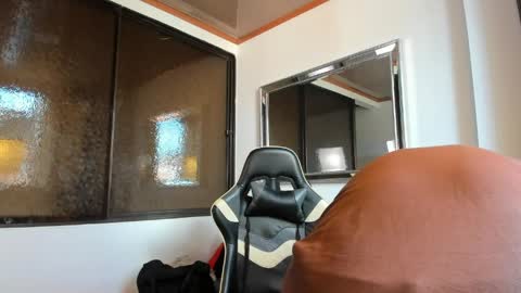 julian_wallace online show from April 4, 7:55 pm