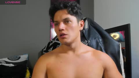 Snapshot of julian_wallace chatting on June 11, 4:16 pm julian_wallace online show from June 11, 4:16 pm
