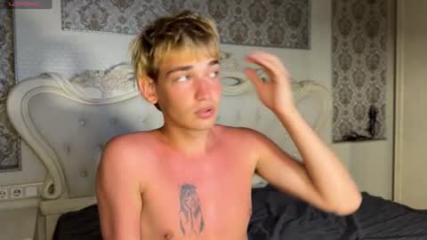 Snapshot of julian_win chatting on August 4, 4:53 pm Eren online show from August 4, 4:53 pm