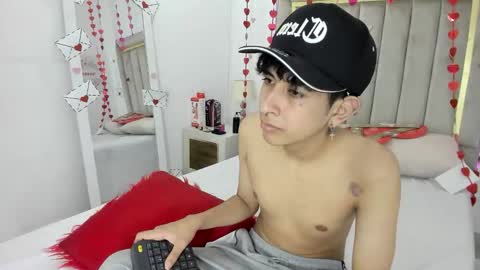 Julian online show from February 12, 7:31 pm