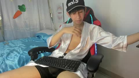 Julian online show from April 9, 7:19 pm