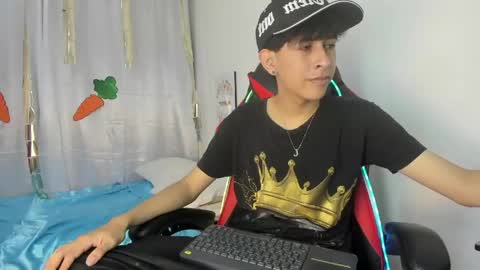 Julian online show from April 15, 7:21 pm