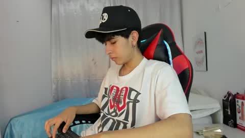 Snapshot of julian_xp chatting on April 29, 7:09 pm Julian online show from April 29, 7:09 pm