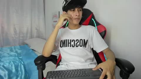 Snapshot of julian_xp chatting on April 30, 7:09 pm Julian online show from April 30, 7:09 pm