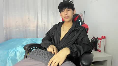 Snapshot of julian_xp chatting on May 1, 7:07 pm Julian online show from May 1, 7:07 pm