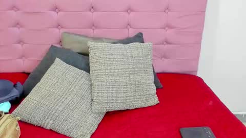 juliana12_ls online show from November 4, 1:10 pm