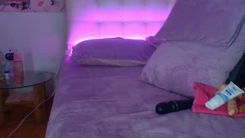Snapshot of juliana_js_ chatting on February 23, 5:54 pm juliana_js_ online show from February 23, 5:54 pm