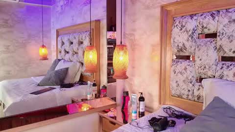 juliana_mendez25 online show from October 15, 7:36 pm