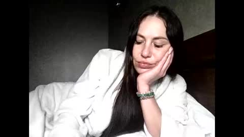 julianagold1 online show from April 2, 4:37 pm