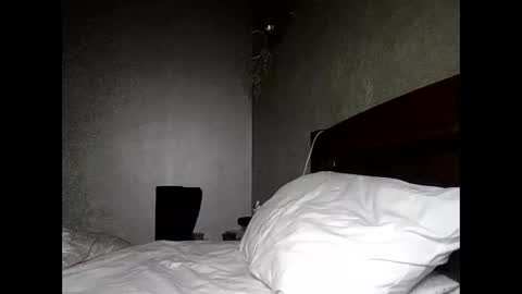 julianagold1 online show from April 9, 8:03 pm