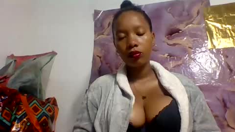 Snapshot of julianah93 chatting on July 11, 5:43 am Julianah online show from July 11, 5:43 am