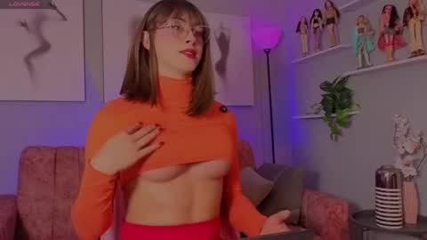 Snapshot of julianna_saenz chatting on June 8, 9:15 pm Juliana online show from June 8, 9:15 pm